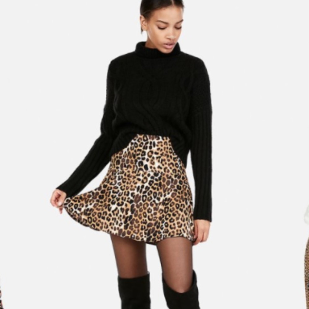 High-waisted Leopard mini skirt